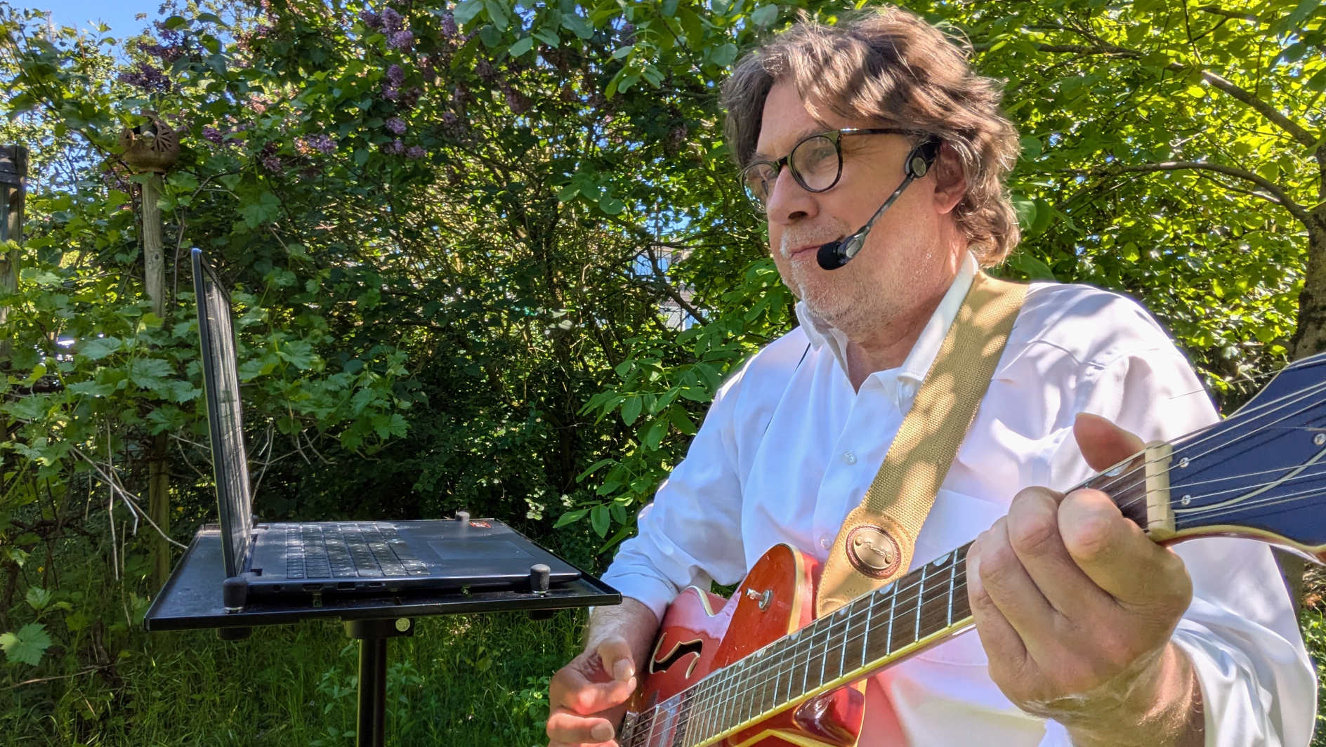Detlef Cordes mit Gitarre